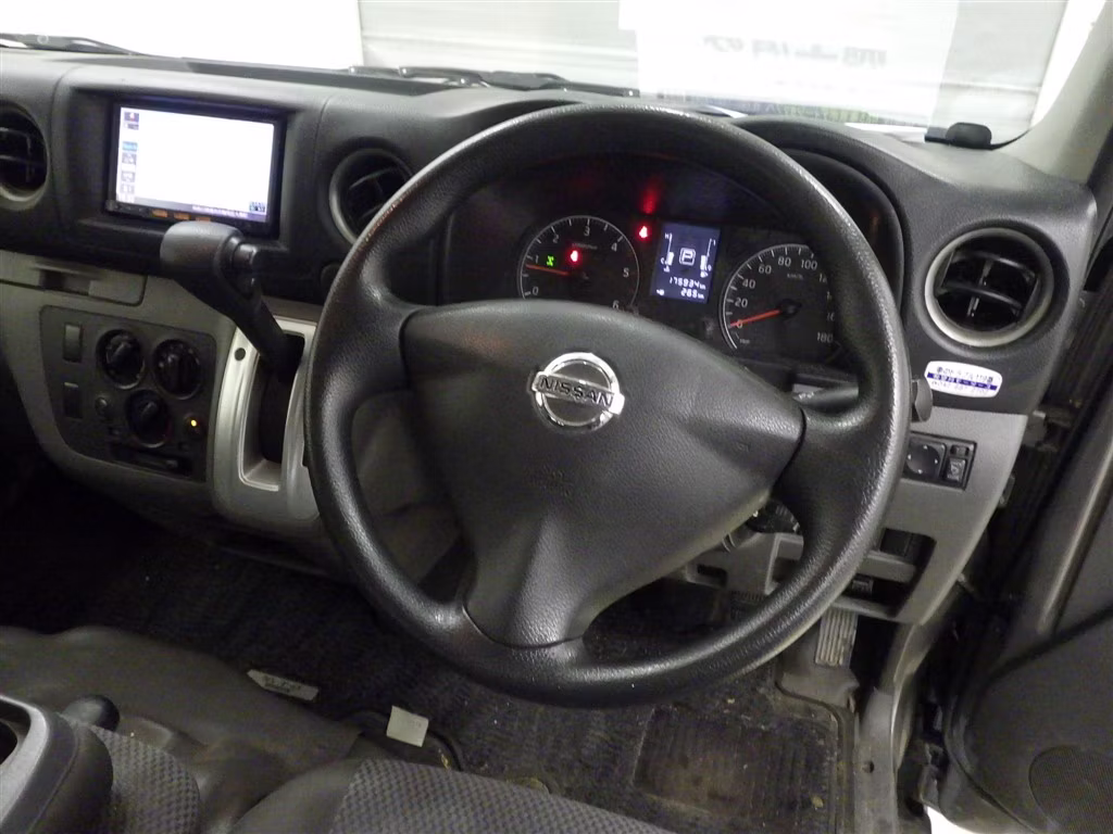 NISSAN NV350 CARAVAN