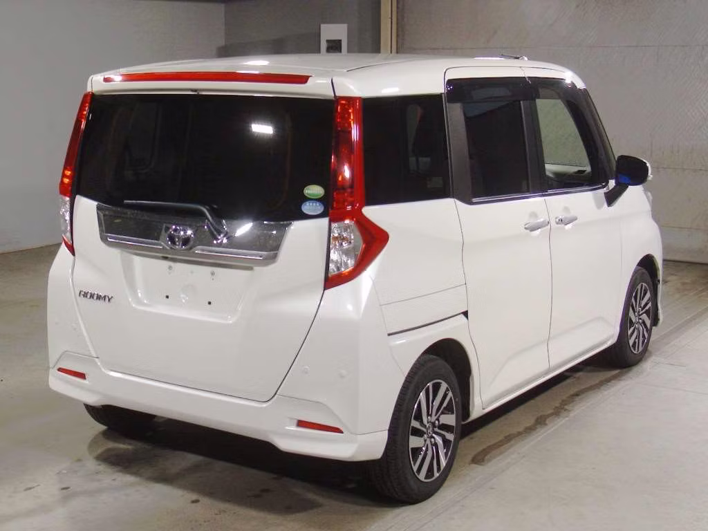 TOYOTA ROOMY