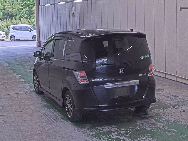 HONDA FREED SPIKE