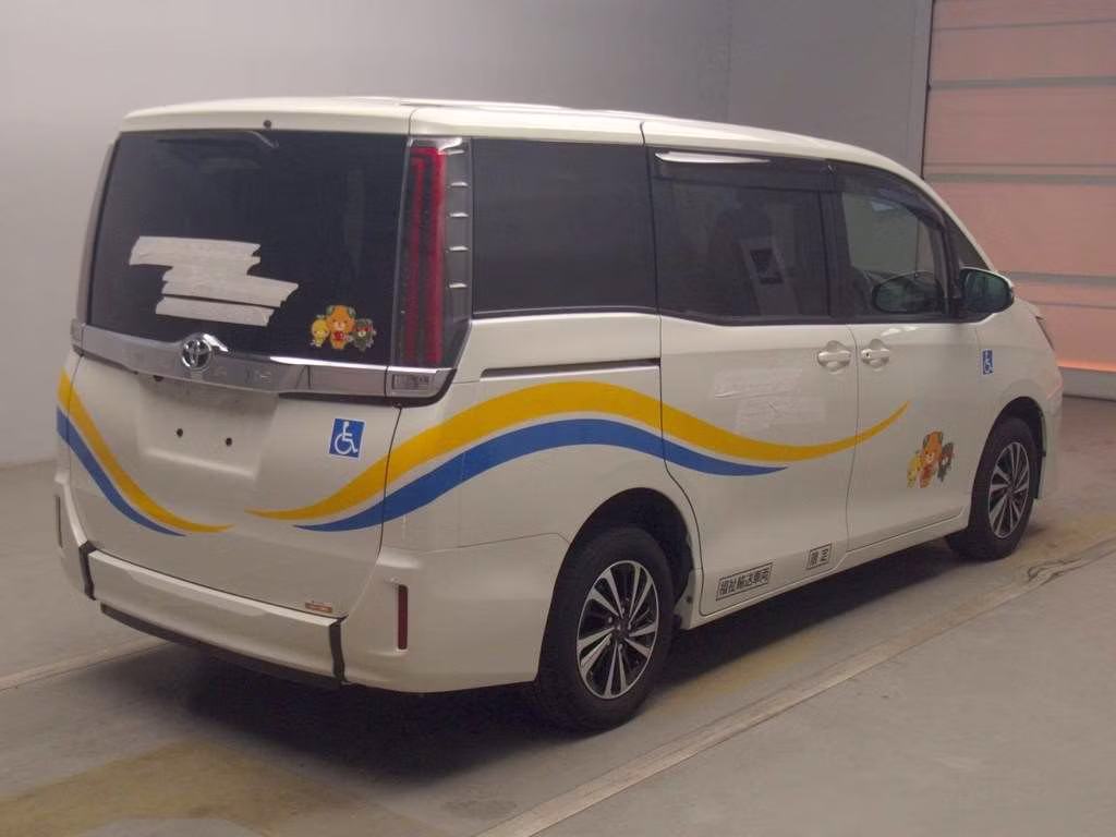 TOYOTA NOAH