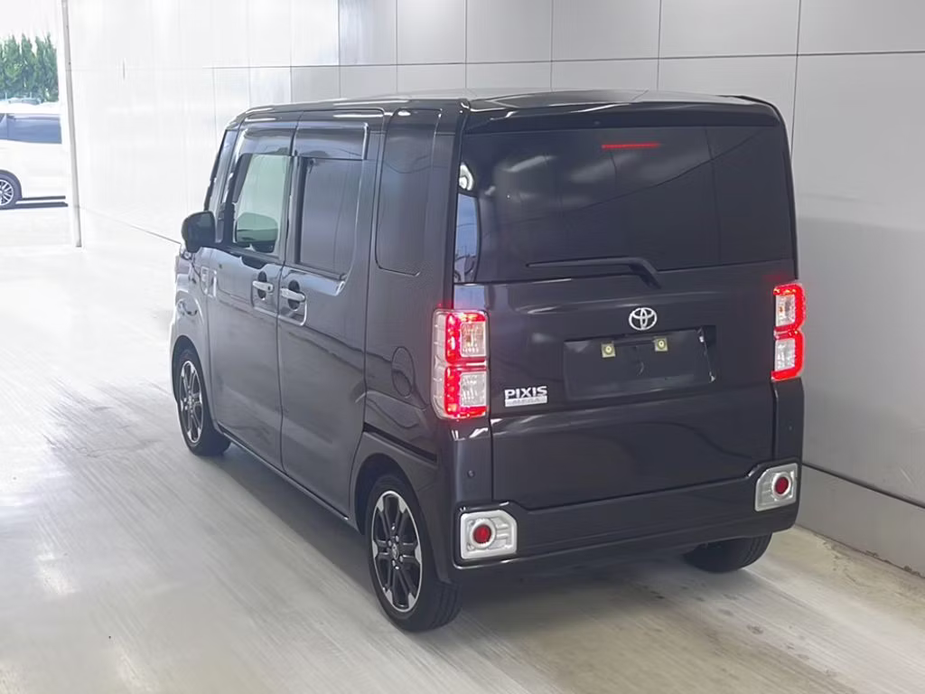 TOYOTA PIXIS MEGA