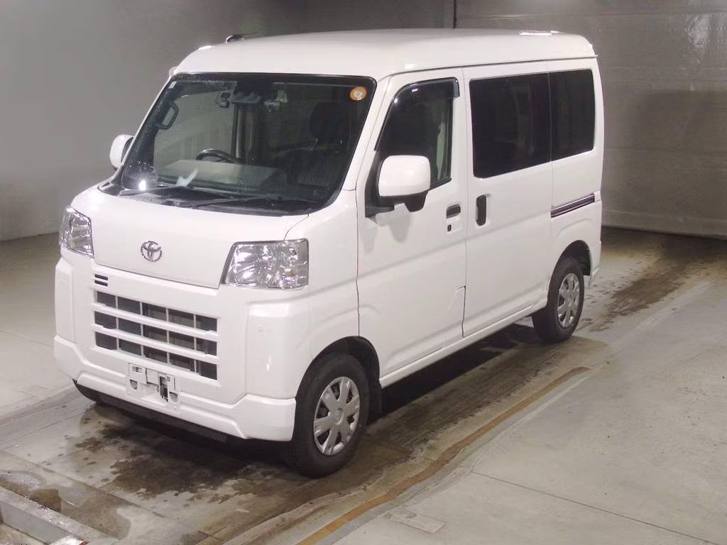 TOYOTA PIXIS VAN