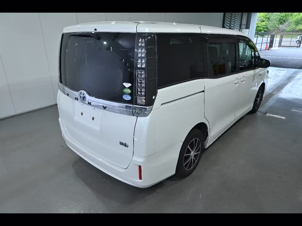 TOYOTA VOXY