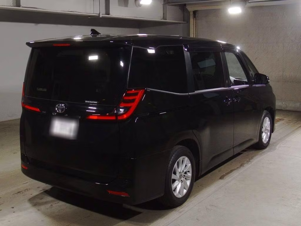 TOYOTA NOAH