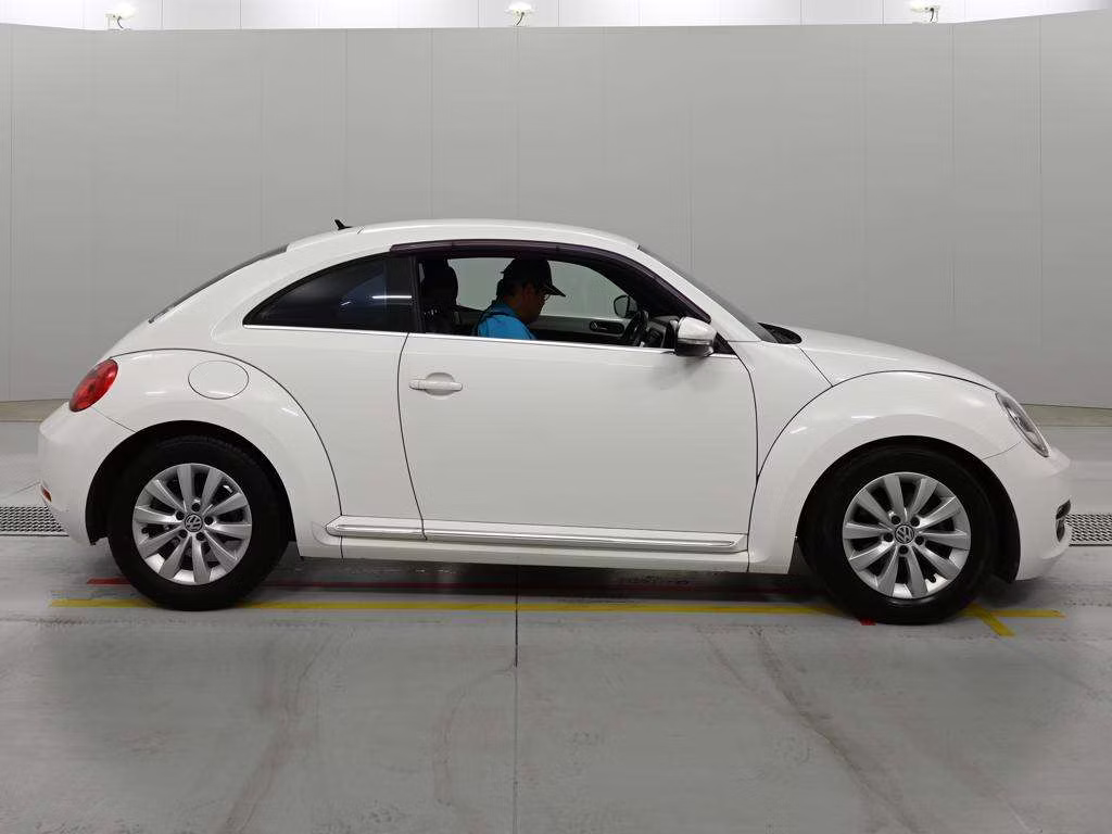 VOLKSWAGEN BEETLE