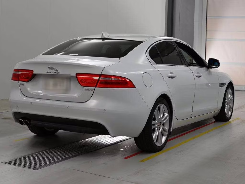 JAGUAR XE