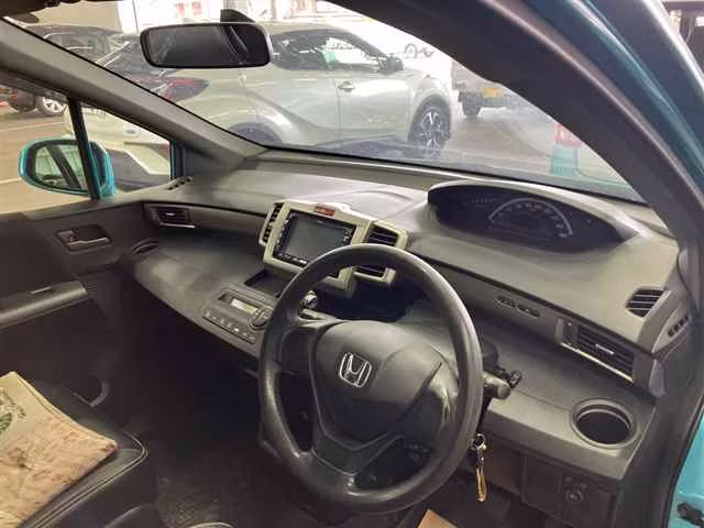 HONDA FREED SPIKE