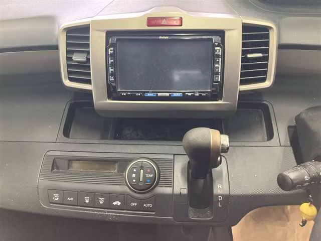 HONDA FREED SPIKE