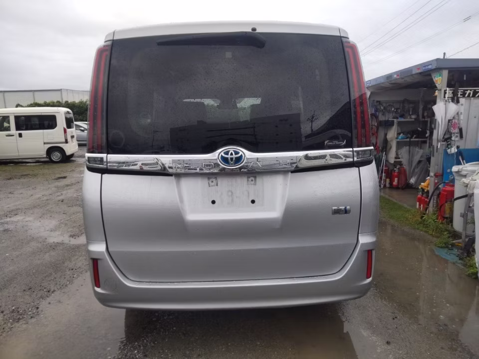 TOYOTA NOAH