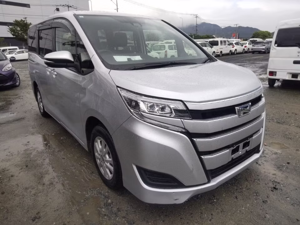 TOYOTA NOAH