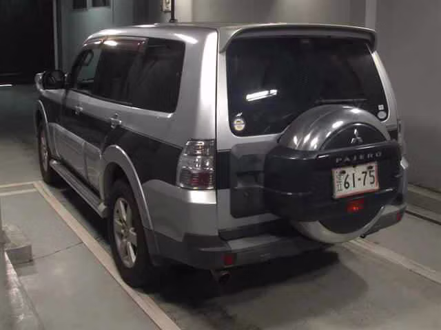 MITSUBISHI PAJERO