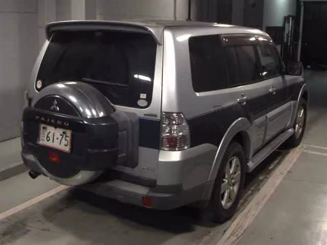 MITSUBISHI PAJERO