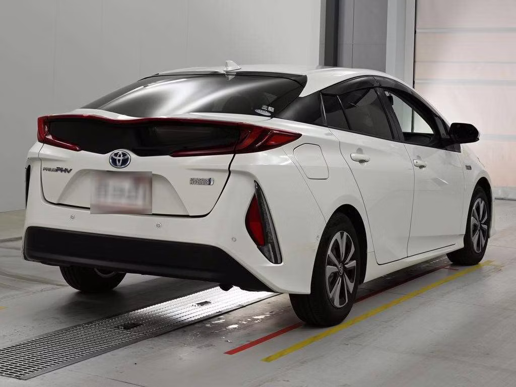 TOYOTA PRIUS PHV