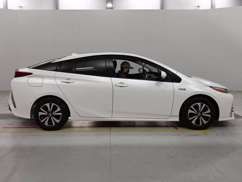 TOYOTA PRIUS PHV