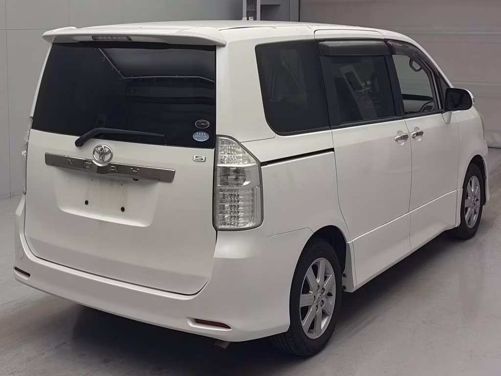 TOYOTA NOAH