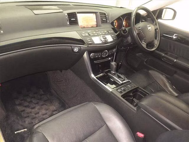 NISSAN FUGA