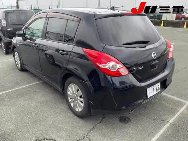 NISSAN TIIDA