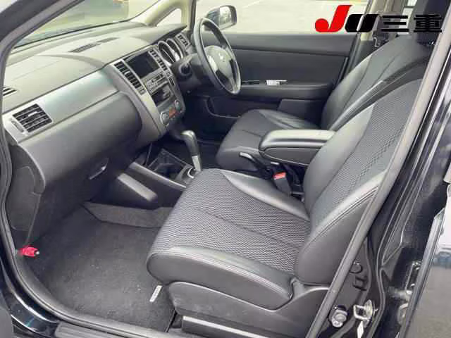 NISSAN TIIDA