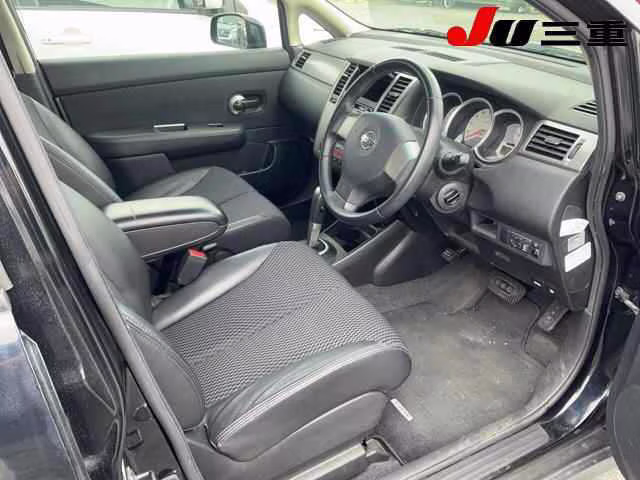 NISSAN TIIDA