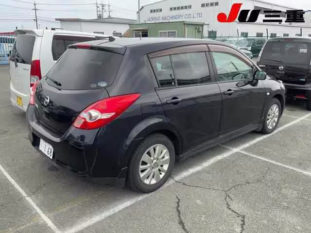 NISSAN TIIDA