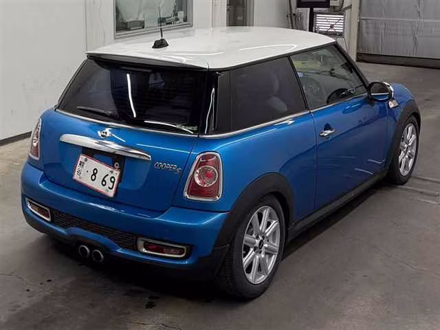 MINI HATCH