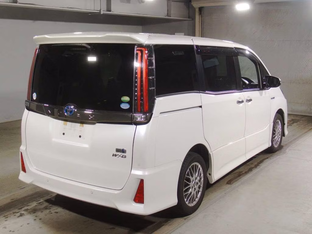 TOYOTA NOAH