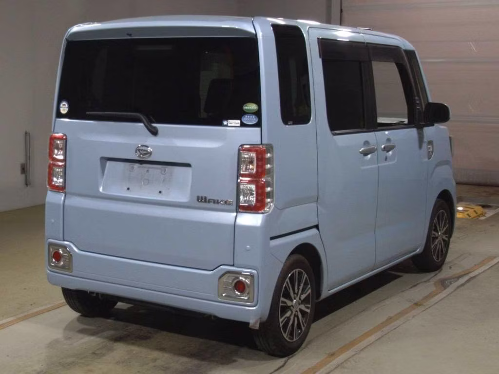 DAIHATSU WAKE