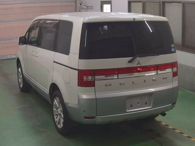 MITSUBISHI DELICA D:5