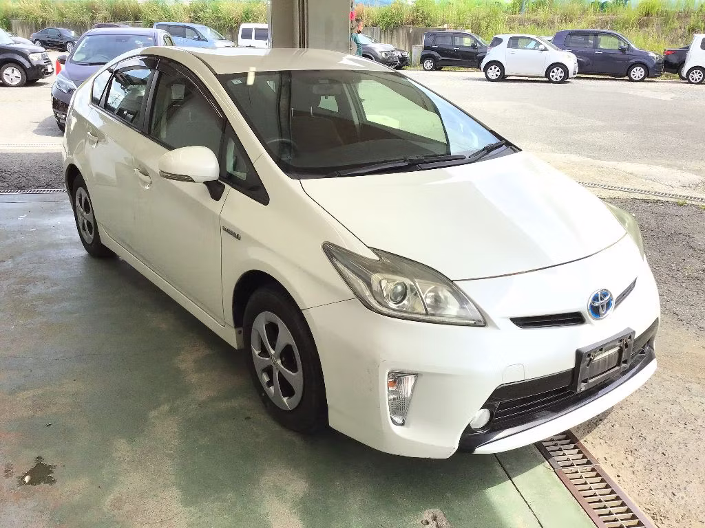 TOYOTA PRIUS