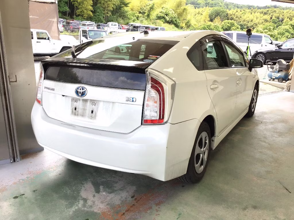 TOYOTA PRIUS