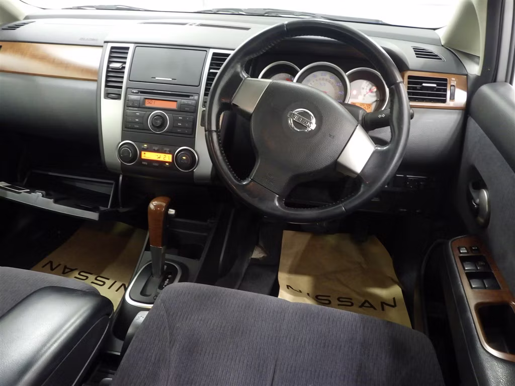 NISSAN TIIDA LATIO