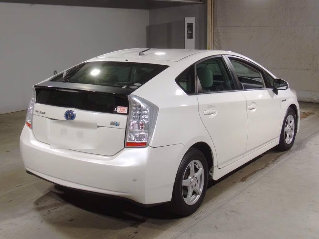 TOYOTA PRIUS