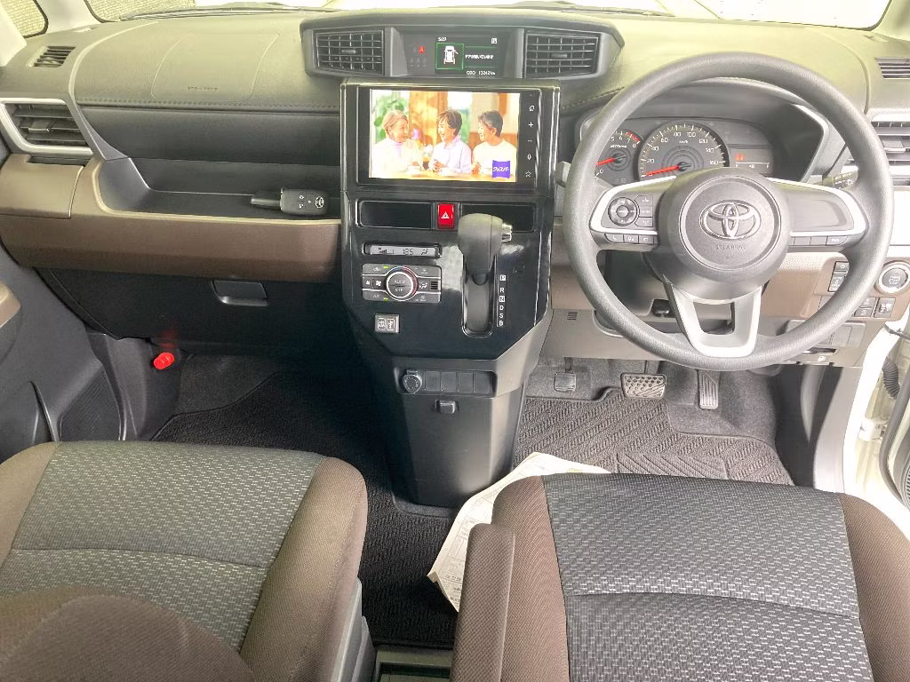 TOYOTA ROOMY