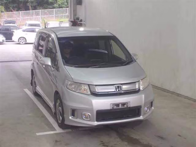 HONDA FREED SPIKE