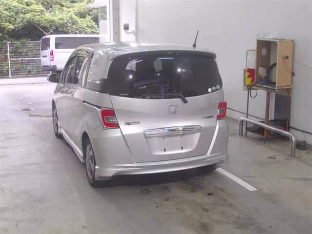 HONDA FREED SPIKE