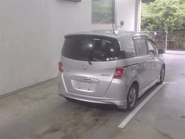 HONDA FREED SPIKE