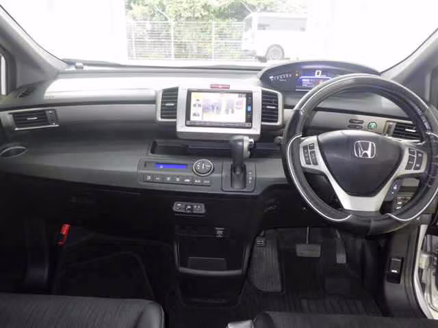 HONDA FREED SPIKE