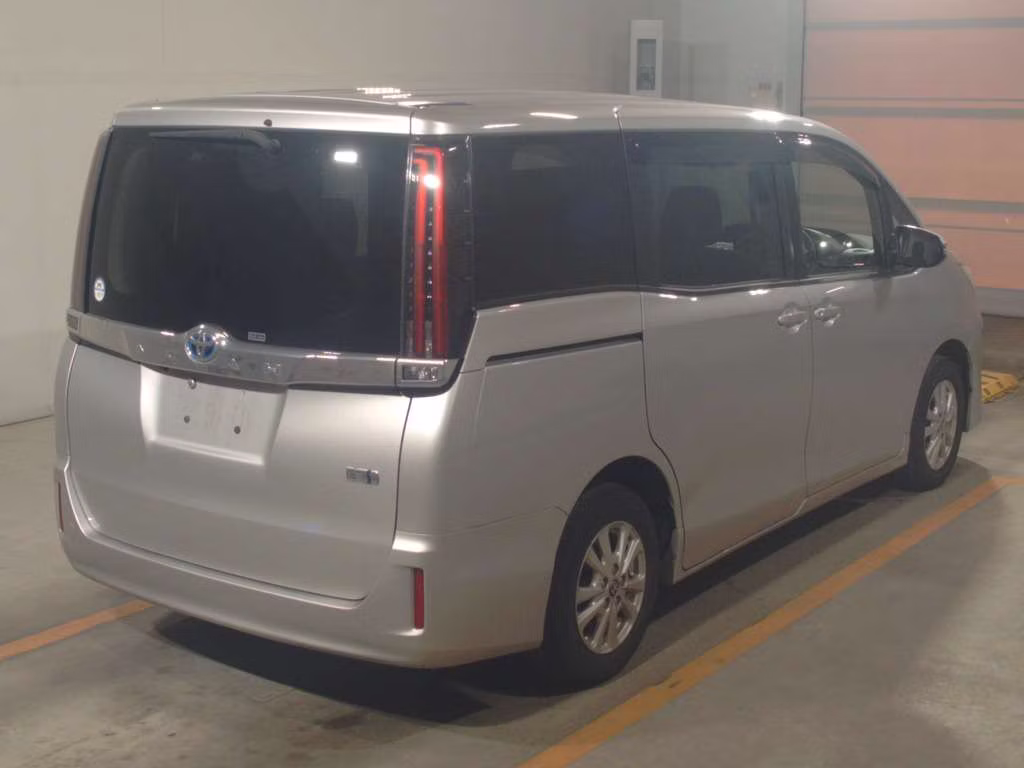 TOYOTA NOAH