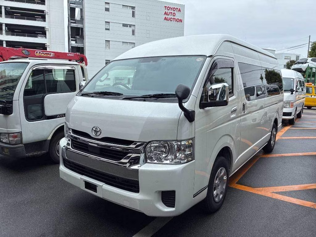 TOYOTA HIACE