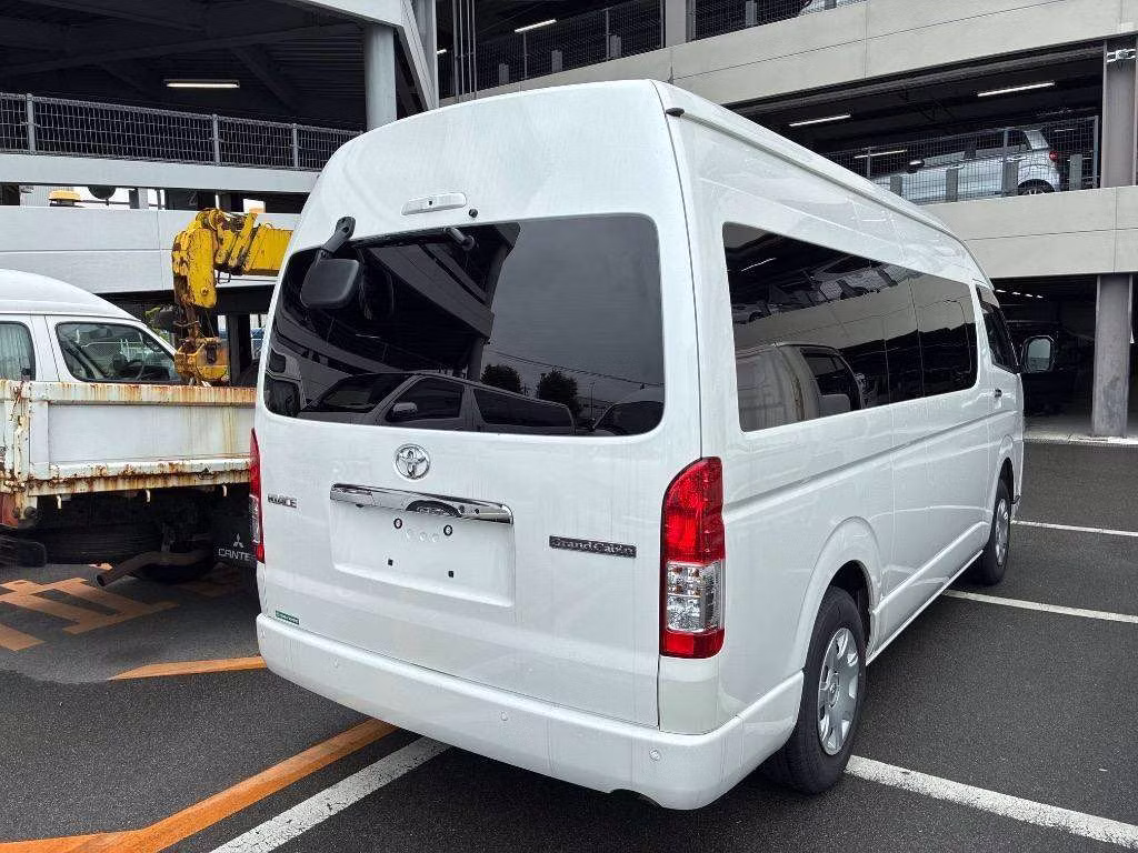 TOYOTA HIACE
