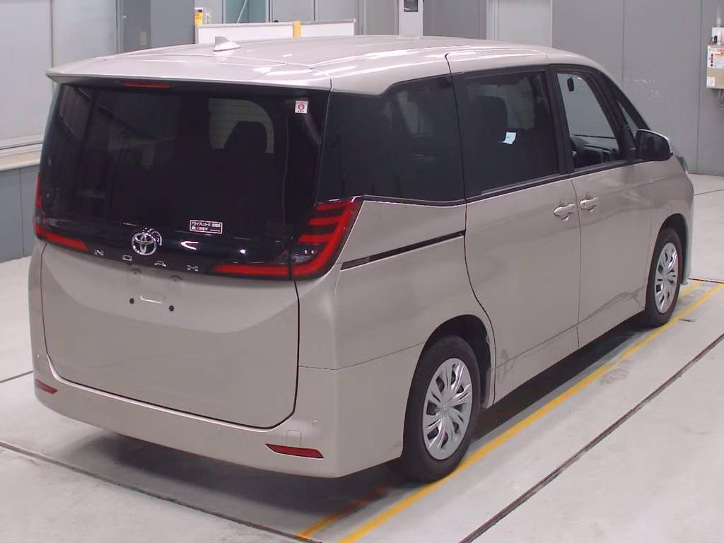 TOYOTA NOAH