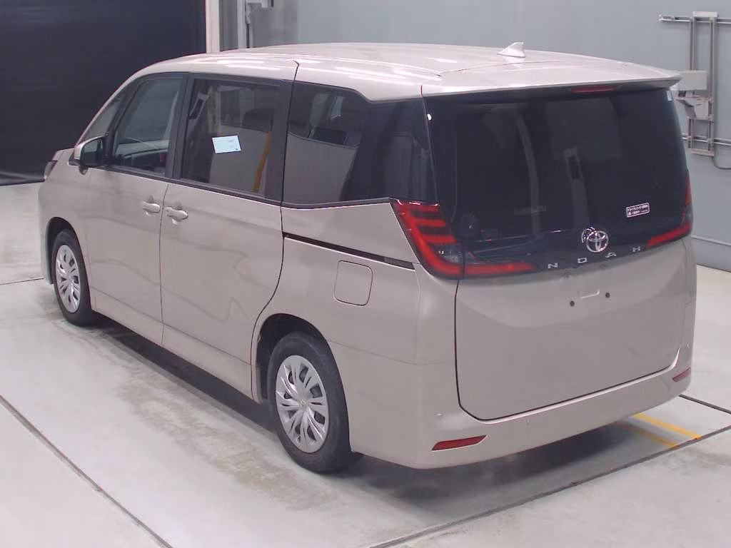 TOYOTA NOAH