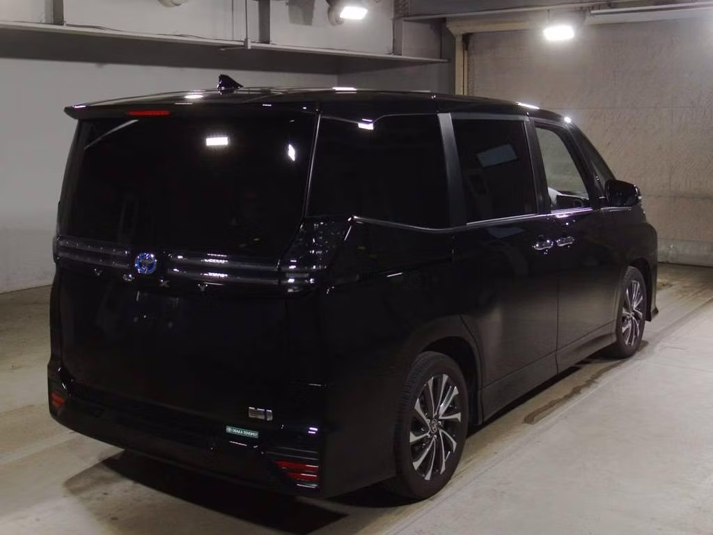 TOYOTA VOXY
