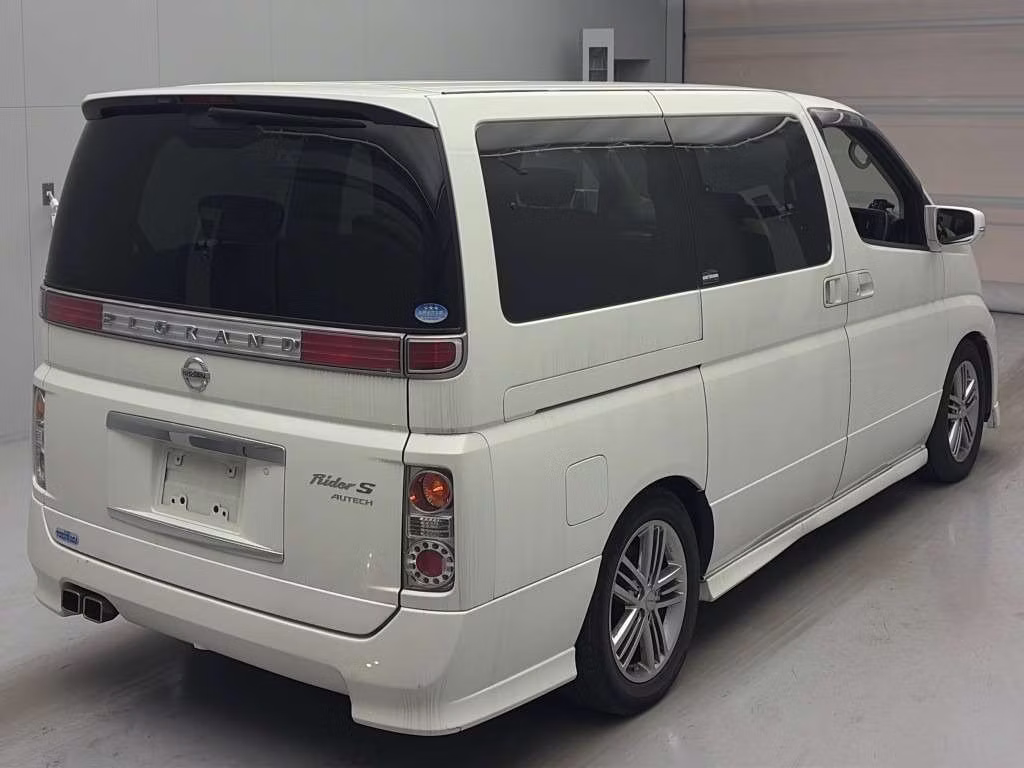NISSAN ELGRAND