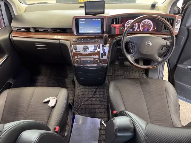 NISSAN ELGRAND