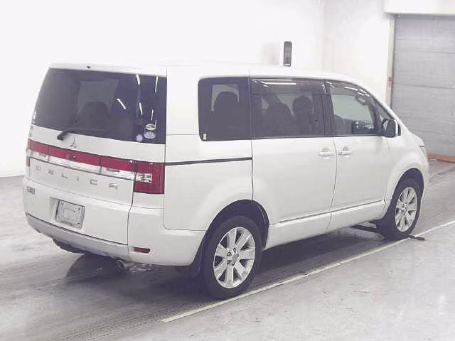 MITSUBISHI DELICA D:5