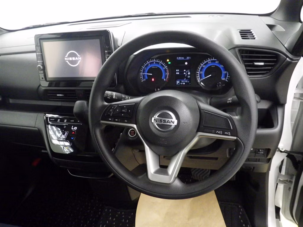 NISSAN ROOX