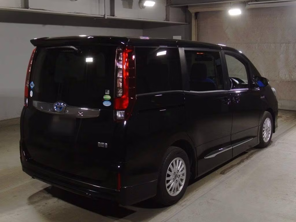 TOYOTA NOAH