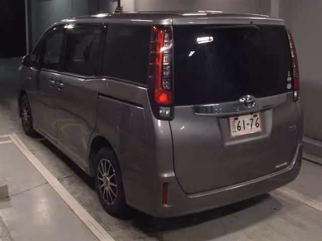 TOYOTA NOAH