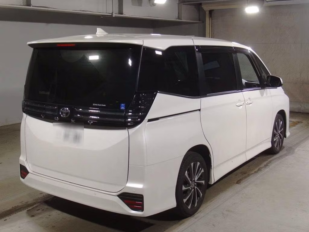 TOYOTA VOXY